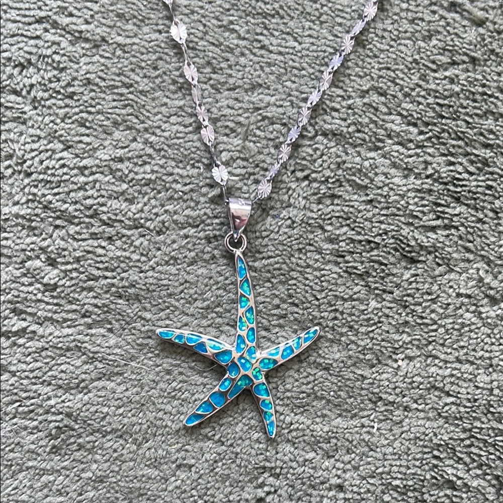Silver Starfish Pendant Necklace NWOT